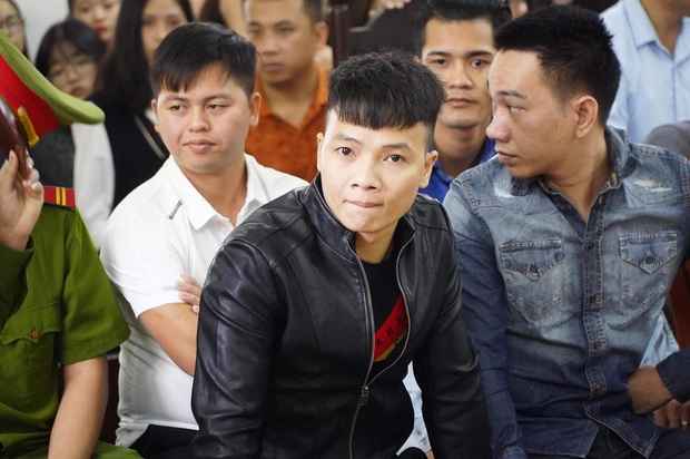 Giang hồ mạng Khá Bảnh bị tuyên 10 năm 6 tháng tù giam, truy thu gần 5 tỷ đồng - Ảnh 9.