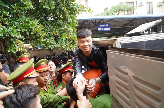 Giang hồ mạng Khá Bảnh bị tuyên 10 năm 6 tháng tù giam, truy thu gần 5 tỷ đồng - Ảnh 28.