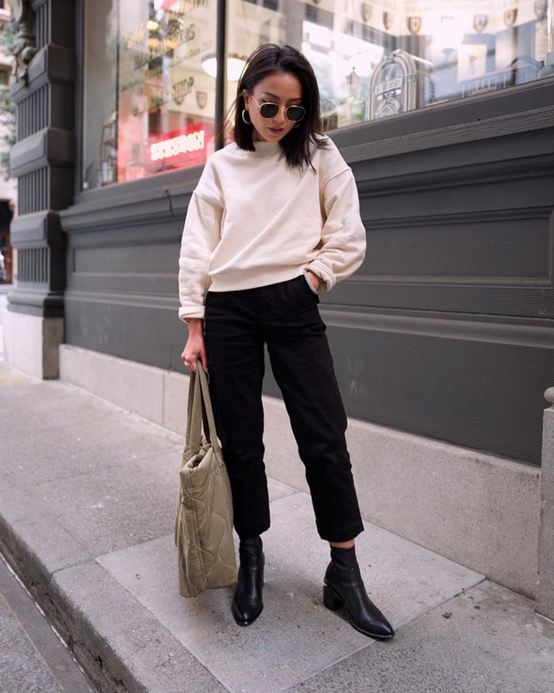 Ngắm street style châu Á tuần qua để găm loạt bí kíp diện áo len to sụ siêu xinh cho ngày trở rét - Ảnh 9. Ngắm street style châu Á tuần qua để găm loạt bí kíp diện áo len to sụ siêu xinh cho ngày trở rét - Ảnh 9.