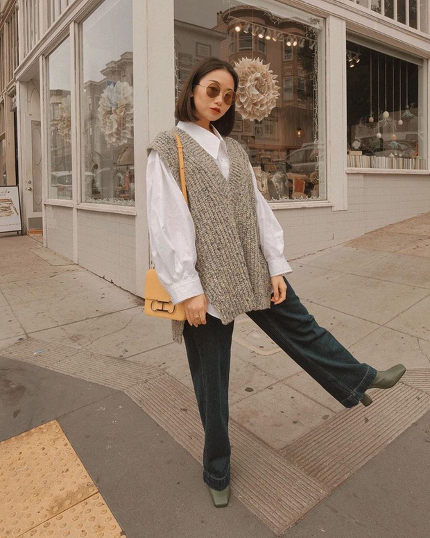 Ngắm street style châu Á tuần qua để găm loạt bí kíp diện áo len to sụ siêu xinh cho ngày trở rét - Ảnh 12. Ngắm street style châu Á tuần qua để găm loạt bí kíp diện áo len to sụ siêu xinh cho ngày trở rét - Ảnh 12.