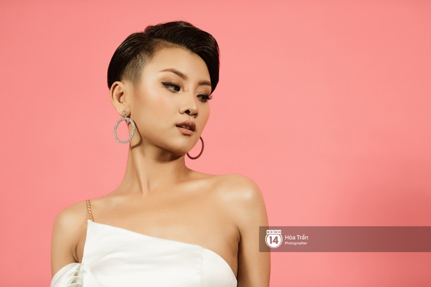 Hoa hậu Hoàn vũ VN: Mỹ Khôi trần tình khi bị gọi là Nữ hoàng drama, Hoàng Phương có nghĩ mình nhạt? - Ảnh 11. Hoa hậu Hoàn vũ VN: Mỹ Khôi trần tình khi bị gọi là Nữ hoàng drama, Hoàng Phương có nghĩ mình nhạt? - Ảnh 11.