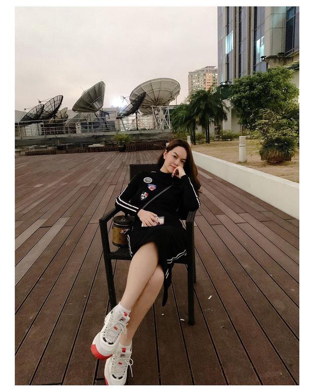 Street style sao Việt: Chi Pu sexy với mọi kiểu trang phục, Kỳ Duyên kín cổng cao tường còn Bích Phương lại mát mẻ hết cỡ - Ảnh 10.
