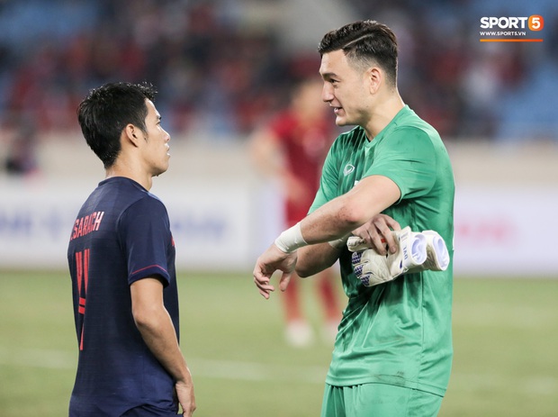 Tại sao không đòi CLB Thái Lan nhả Văn Lâm về dự AFF Cup 2020 lại thể hiện đẳng cấp của bóng đá Việt Nam? - Ảnh 1. Tại sao không đòi CLB Thái Lan nhả Văn Lâm về dự AFF Cup 2020 lại thể hiện đẳng cấp của bóng đá Việt Nam? - Ảnh 1.