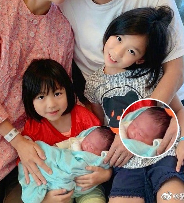Hoàng hậu Thái Thiếu Phân vỡ oà hạnh phúc khi sinh con thứ 3 ở tuổi 46, gương mặt bé hội tụ nét đẹp cả bố lẫn mẹ - Ảnh 4.