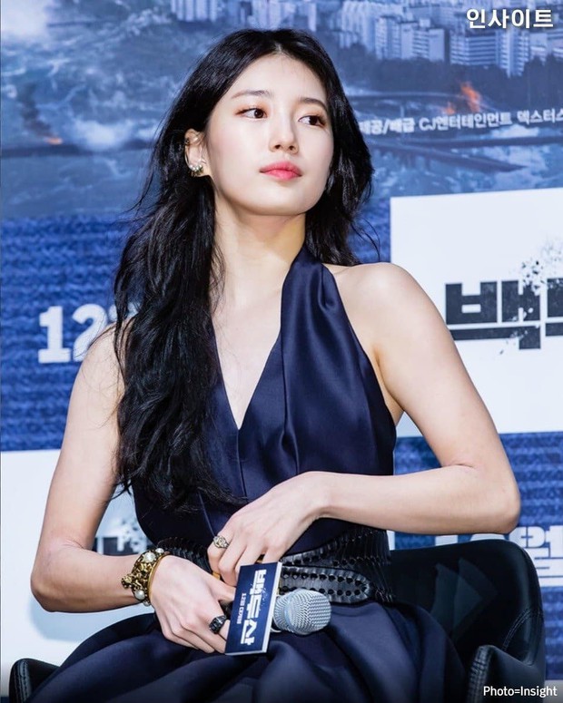 Sau lần hở bạo với váy 2 dây, Suzy trở về style kín đáo, khâu váy 140 triệu để che vòng một kín bưng - Ảnh 4.