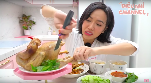 Diệu Nhi là nghệ sĩ Vbiz đầu tiên có series mukbang trên Youtube: ăn khoẻ bất ngờ, độ “lầy lội” thì khỏi bàn! - Ảnh 17. Diệu Nhi là nghệ sĩ Vbiz đầu tiên có series mukbang trên Youtube: ăn khoẻ bất ngờ, độ “lầy lội” thì khỏi bàn! - Ảnh 17.