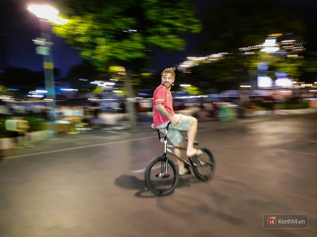 Tối qua ra đường mới phát hiện ra chiêu chụp ảnh cực hay bằng smartphone dành cho mùa bão SEA Games - Ảnh 2.