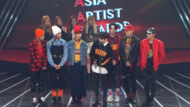 Cùng giật giải Tân binh của AAA 3 năm trước nhưng: BLACKPINK một bước leo lên vị trí hàng đầu, NCT 127 vẫn chật vật tìm chỗ đứng ổn định - Ảnh 2. Cùng giật giải Tân binh của AAA 3 năm trước nhưng: BLACKPINK một bước leo lên vị trí hàng đầu, NCT 127 vẫn chật vật tìm chỗ đứng ổn định - Ảnh 2.