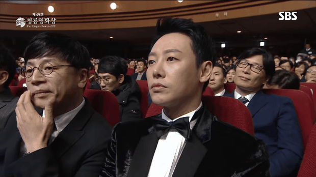 Điểm lại drama Rồng Xanh trước giờ G: Thánh đơ Nam Joo Hyuk thắng giải diễn xuất, TWICE diễn sung vẫn bị bơ đẹp - Ảnh 13.