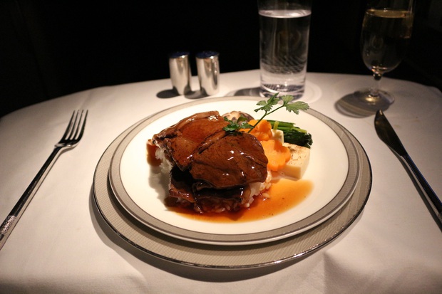 Chuyên trang du lịch công bố 10 hãng hàng không có đồ ăn cao cấp và ngon nhất thế giới, top 2 đều nằm ở châu Á - Ảnh 22.