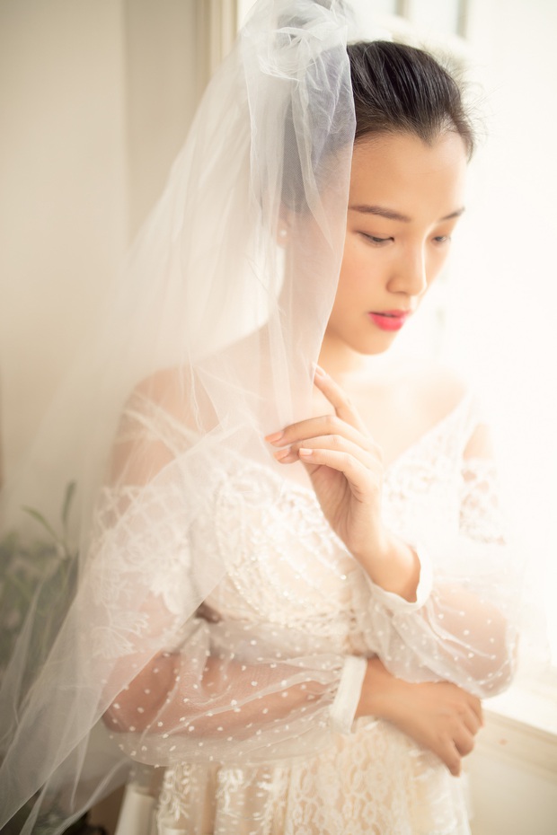 Vắng chú rể, MC Hoàng Oanh một mình đi thử váy cưới vẫn đẹp mơ màng trước ngày trọng đại - Ảnh 4.