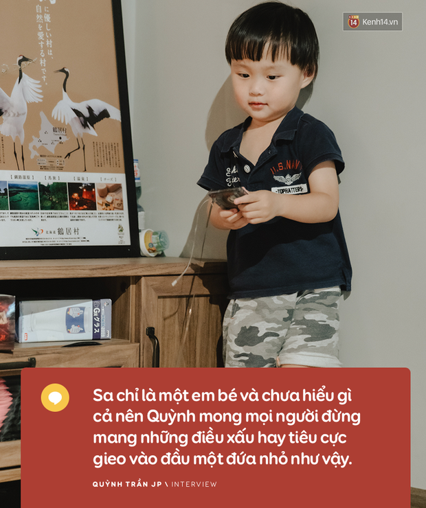 Trò chuyện độc quyền với mẹ con Youtuber Quỳnh Trần - bé Sa: “Thời gian đầu ông xã còn sợ mình làm khùng làm điên trên mạng không ai coi!” - Ảnh 14.