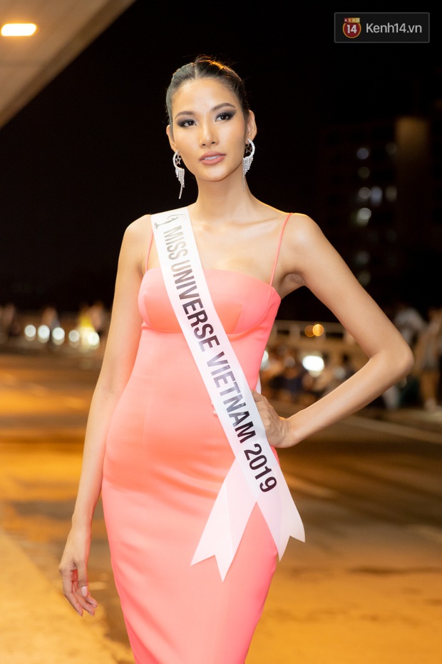 Hoàng Thùy khoe vòng 1 khủng, rạng rỡ lên đường đến Mỹ chinh phục vương miện Miss Universe 2019 - Ảnh 3.