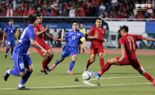 HLV Park Hang-seo bật cười sau khi cầu thủ Indonesia ghi bàn nhấn chìm U22 Thái Lan - Ảnh 1.