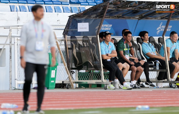 Đối thủ của thầy Park bế tắc và hành động lạ lùng trong ngày thua sốc tại SEA Games 2019 - Ảnh 5.
