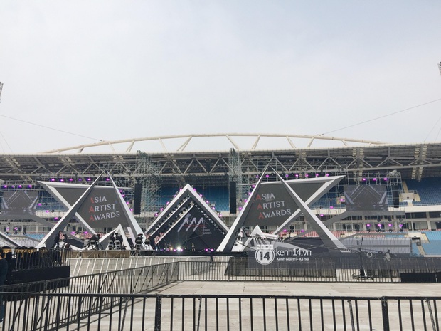 Trực tiếp không khí AAA 2019 trước giờ G: Dàn sao Kpop tổng duyệt cực sung, sốc vì cảnh fan xếp hàng dài cả cây số, tranh thủ ăn trưa - Ảnh 24.