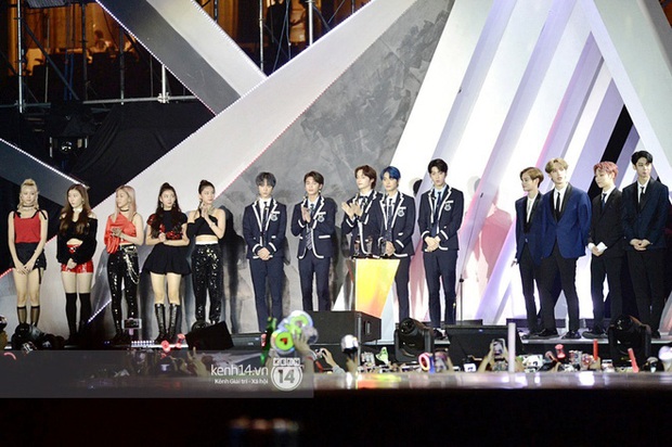 AAA 2019 gây tranh cãi về giải thưởng như thông lệ: BTS trắng tay khó hiểu, nhiều Daesang bất thường kèm hàng loạt tên giải... không hiểu là gì - Ảnh 1. AAA 2019 gây tranh cãi về giải thưởng như thông lệ: BTS trắng tay khó hiểu, nhiều Daesang bất thường kèm hàng loạt tên giải... không hiểu là gì - Ảnh 1.