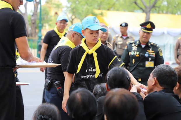 Hoàng tử Thái Lan: Là con trai duy nhất của vua nhưng có thể bị tước ngôi, từng nếm trải bao niềm cay đắng ít ai hiểu được - Ảnh 6.