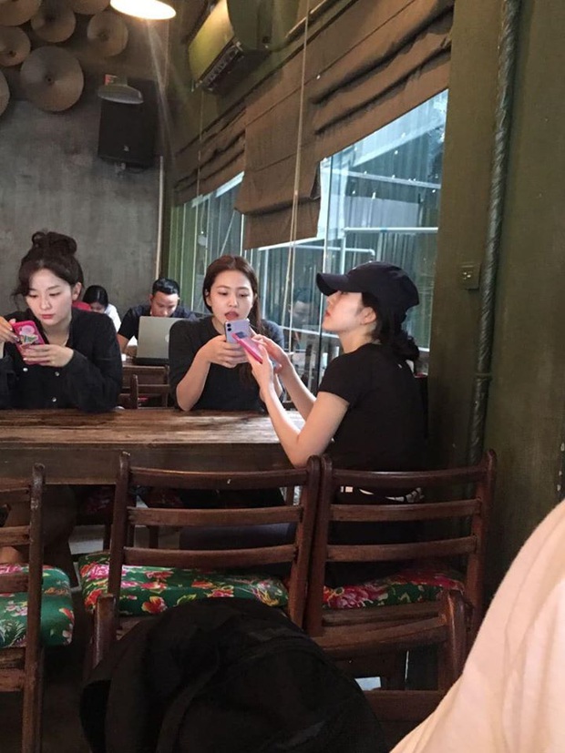 Fan lại bắt gặp Red Velvet ở Cộng Mỹ Đình: đi uống cà phê sương sương thôi mà nhìn vẫn hút hồn - Ảnh 3.