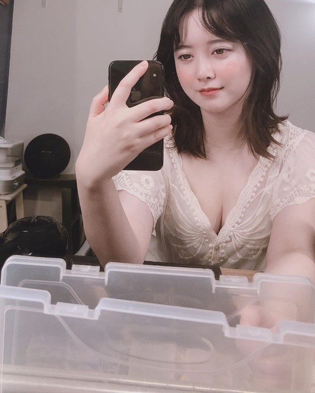 Hậu ly hôn và tự ti vì bị chồng cũ chê vòng 1, Goo Hye Sun giờ đã tự tin diện váy xẻ sâu gợi cảm rồi - Ảnh 3.