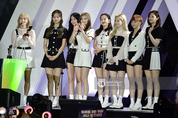 AAA 2019 gây tranh cãi về giải thưởng như thông lệ: BTS trắng tay khó hiểu, nhiều Daesang bất thường kèm hàng loạt tên giải... không hiểu là gì - Ảnh 5. AAA 2019 gây tranh cãi về giải thưởng như thông lệ: BTS trắng tay khó hiểu, nhiều Daesang bất thường kèm hàng loạt tên giải... không hiểu là gì - Ảnh 5.
