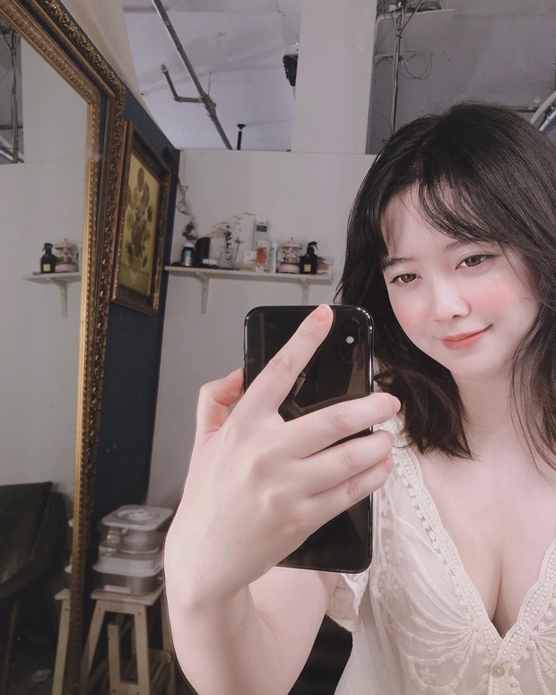 Từng bị chồng chê vòng 1 không hấp dẫn, Goo Hye Sun đáp trả bằng loạt ảnh trễ nải sexy bất ngờ - Ảnh 3.