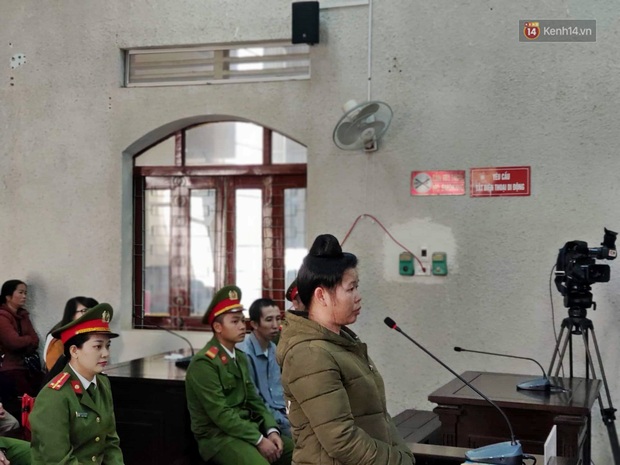 Kết thúc phiên xử buổi sáng vụ mẹ nữ sinh giao gà cùng đồng phạm: Vì Thị Thu phản cung, bà Hiền nói mình bị oan - Ảnh 25.