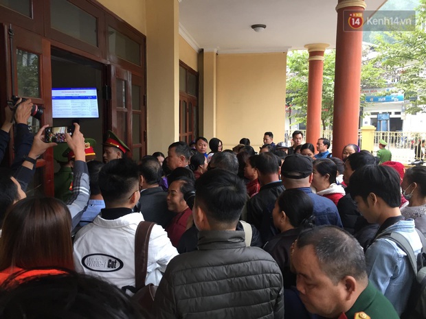 Kết thúc phiên xử buổi sáng vụ mẹ nữ sinh giao gà cùng đồng phạm: Vì Thị Thu phản cung, bà Hiền nói mình bị oan - Ảnh 8.