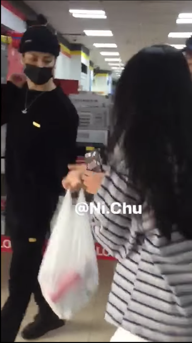 Từ AAA 2019 ngẫm về văn hóa fandom Việt: Năm nay có khác năm xưa hay vẫn ngao ngán trước cảnh “fan cuồng”, quá khích như “xác sống”? - Ảnh 9. Từ AAA 2019 ngẫm về văn hóa fandom Việt: Năm nay có khác năm xưa hay vẫn ngao ngán trước cảnh “fan cuồng”, quá khích như “xác sống”? - Ảnh 9.