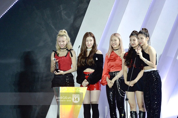 AAA 2019 gây tranh cãi về giải thưởng như thông lệ: BTS trắng tay khó hiểu, nhiều Daesang bất thường kèm hàng loạt tên giải... không hiểu là gì - Ảnh 8. AAA 2019 gây tranh cãi về giải thưởng như thông lệ: BTS trắng tay khó hiểu, nhiều Daesang bất thường kèm hàng loạt tên giải... không hiểu là gì - Ảnh 8.