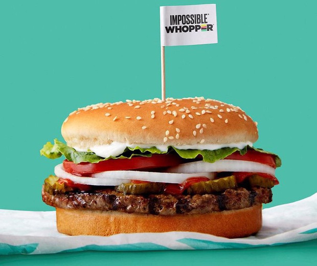 Burger King bị kiện vì làm hamburger chay trên vỉ nướng hamburger mặn - Ảnh 1.