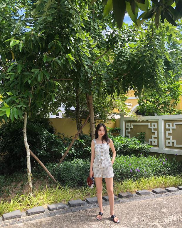 Street style sao Hàn khi sang Việt Nam: Nhìn là thấy cả một bầu trời giản dị - Ảnh 5.