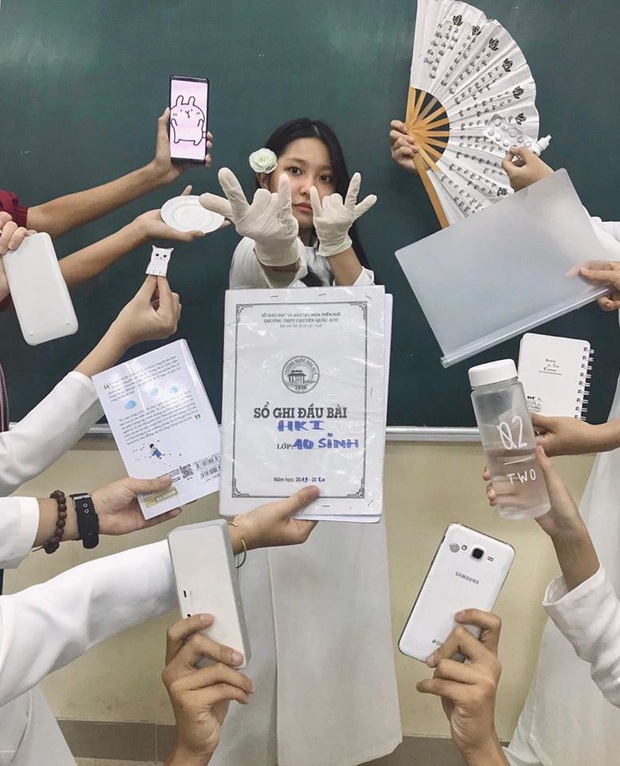 Tiếp tục đu trend chụp ảnh tone-sur-tone: Bạn giận tím người thì tôi cũng cười trắng luôn cả mặt - Ảnh 3. Tiếp tục đu trend chụp ảnh tone-sur-tone: Bạn giận tím người thì tôi cũng cười trắng luôn cả mặt - Ảnh 3.