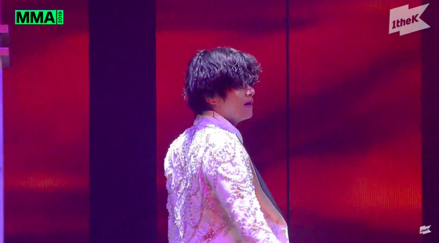 BTS có thêm màn trình diễn huyền thoại tại MMA 2019: Khắc hoạ 6 năm hoạt động trên 10 sân khấu, tỏ tình với ARMY toàn thế giới có cả Việt Nam - Ảnh 16.