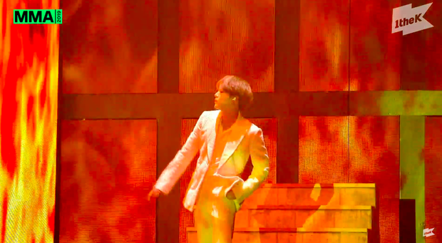 BTS có thêm màn trình diễn huyền thoại tại MMA 2019: Khắc hoạ 6 năm hoạt động trên 10 sân khấu, tỏ tình với ARMY toàn thế giới có cả Việt Nam - Ảnh 28.