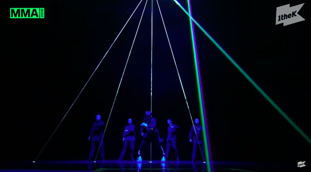 BTS có thêm màn trình diễn huyền thoại tại MMA 2019: Khắc hoạ 6 năm hoạt động trên 10 sân khấu, tỏ tình với ARMY toàn thế giới có cả Việt Nam - Ảnh 36.