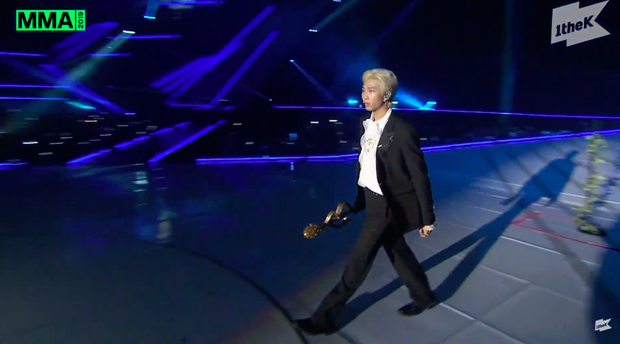 BTS có thêm màn trình diễn huyền thoại tại MMA 2019: Khắc hoạ 6 năm hoạt động trên 10 sân khấu, tỏ tình với ARMY toàn thế giới có cả Việt Nam - Ảnh 40.