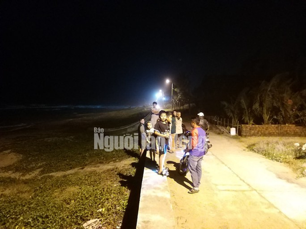 NÓNG: Hàng chục bánh heroin có chữ Trung Quốc trôi vào biển Quảng Nam - Ảnh 2. NÓNG: Hàng chục bánh heroin có chữ Trung Quốc trôi vào biển Quảng Nam - Ảnh 2.