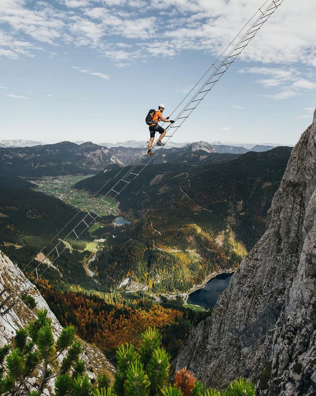 Đoạn clip chinh phục nấc thang lên thiên đường ở Áo khiến dân tình rụng rời chân tay, thu về cả chục triệu view chỉ sau vài ngày - Ảnh 3.