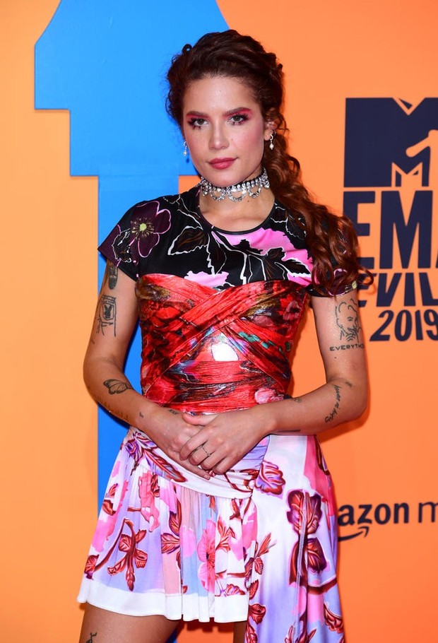Kết quả lễ trao giải MTV EMAs 2019: Ariana Grande ngậm ngùi trắng tay, Taylor Swift và Billie Eilish không có mặt vẫn rinh cúp, Nicki Minaj vượt mặt Cardi B - Ảnh 3.