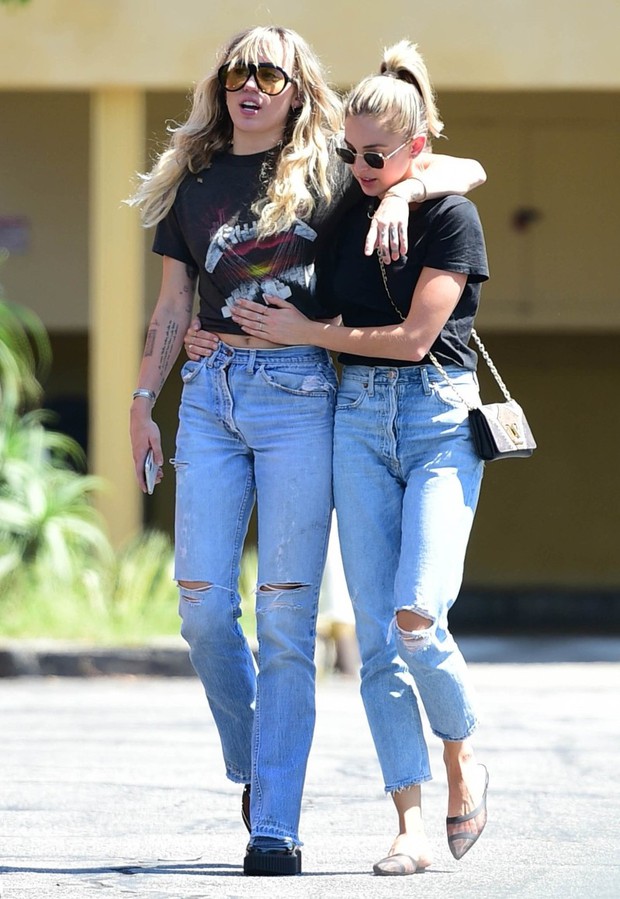 Ex-girlfriend first revealed same-sex love story with Miley Cyrus, how the two of them became romantically involved - Photo 2.