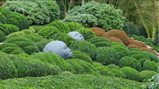 Chớ dại mà đến khu vườn kỳ dị này ở Pháp vào buổi đêm kẻo bị dọa cho hồn bay phách lạc - Ảnh 2.