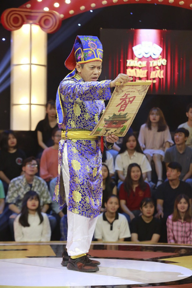 Ngô Kiến Huy mải trợ diễn, quên bấm giờ cho thí sinh Thách thức danh hài - Ảnh 2. Ngô Kiến Huy mải trợ diễn, quên bấm giờ cho thí sinh Thách thức danh hài - Ảnh 2.