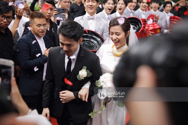 Bao nhiêu lần làm đám cưới giả trên sân khấu, hôm nay Đông Nhi - Ông Cao Thắng chính thức trở thành cô dâu chú rể hạnh phúc nhất showbiz rồi! - Ảnh 12. Bao nhiêu lần làm đám cưới giả trên sân khấu, hôm nay Đông Nhi - Ông Cao Thắng chính thức trở thành cô dâu chú rể hạnh phúc nhất showbiz rồi! - Ảnh 12.