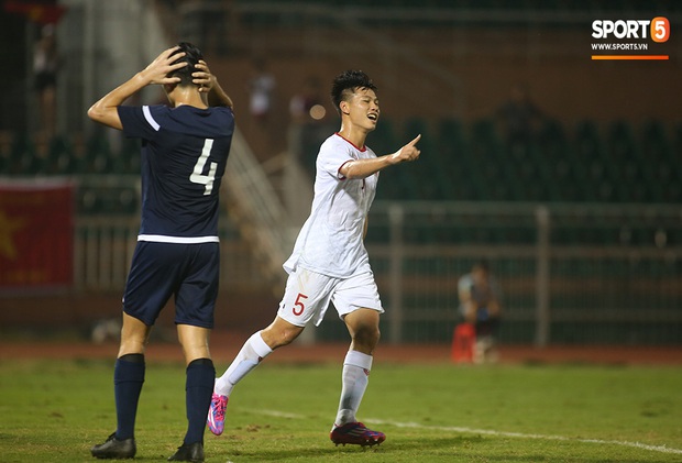 U19 Việt Nam thắng dễ U19 Guam 4-1, phù thủy trắng vẫn nổi điên trong ca-bin đội nhà - Ảnh 4.