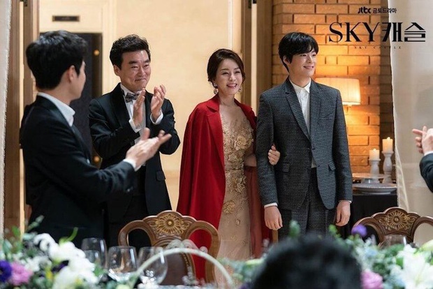 SKY Castle đè bẹp loạt bom tấn ở cuộc khảo sát phim Hàn hay nhất 2019, Bản Chất Lãng Mạn hạng cao bất ngờ - Ảnh 1.