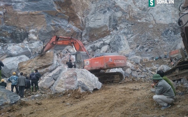 Đang mở hào thoát nước, 4 công nhân bị đất đá sạt lở đè trúng tử vong - Ảnh 1.