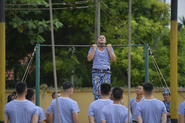 Sao nhập ngũ: Jun Phạm năn nỉ đừng cắt tóc quá ngắn, cân team khi co tay xà đơn - Ảnh 5. Sao nhập ngũ: Jun Phạm năn nỉ đừng cắt tóc quá ngắn, cân team khi co tay xà đơn - Ảnh 5.