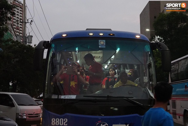 Đội tuyển U22 Việt Nam đã có mặt tại sân, sẵn sàng chinh phục tấm HCV SEA Games  - Ảnh 11.