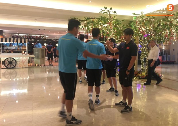 Đội tuyển U22 Việt Nam đã có mặt tại sân, sẵn sàng chinh phục tấm HCV SEA Games  - Ảnh 68.